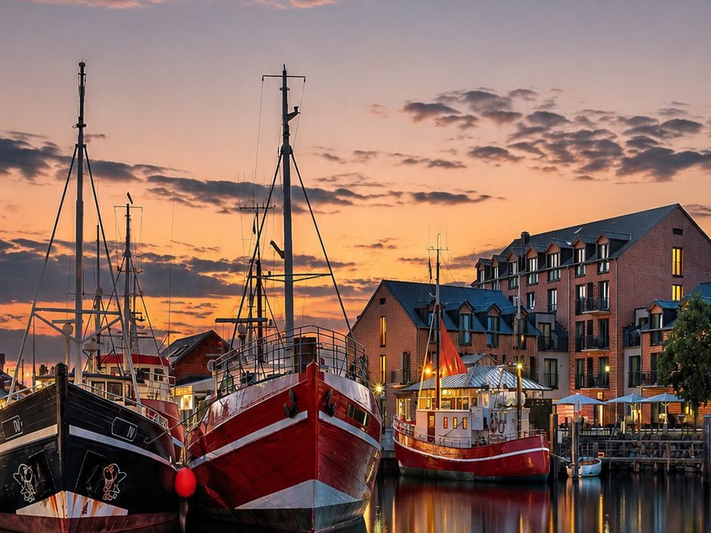 Hafen bei Sonnenuntergang